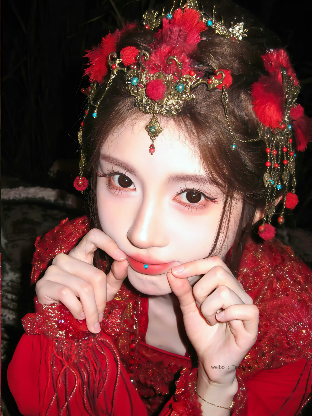 鞠婧祎x露芜衣
#月鳞绮纪杀青# ​​​