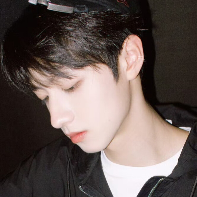 再也不愿见你在深夜里买醉