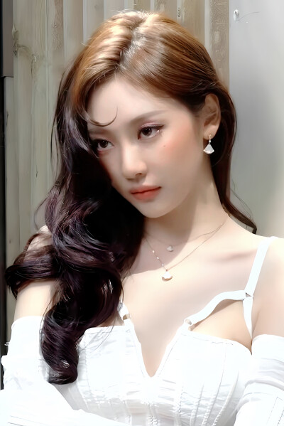 aespa
宁艺卓 ningning
红白玫瑰