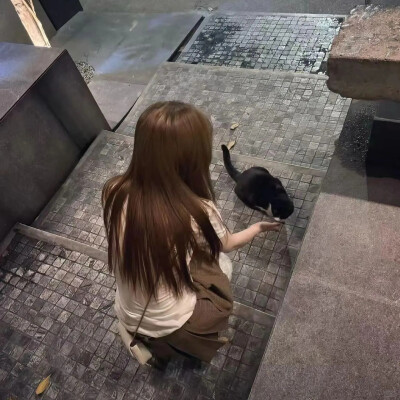 抱宠物女头