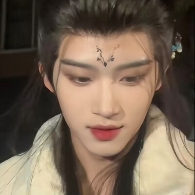 闫桉