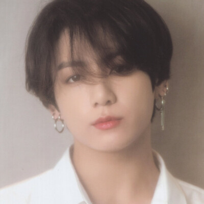 你看清楚，我可不是你那死去的白月光