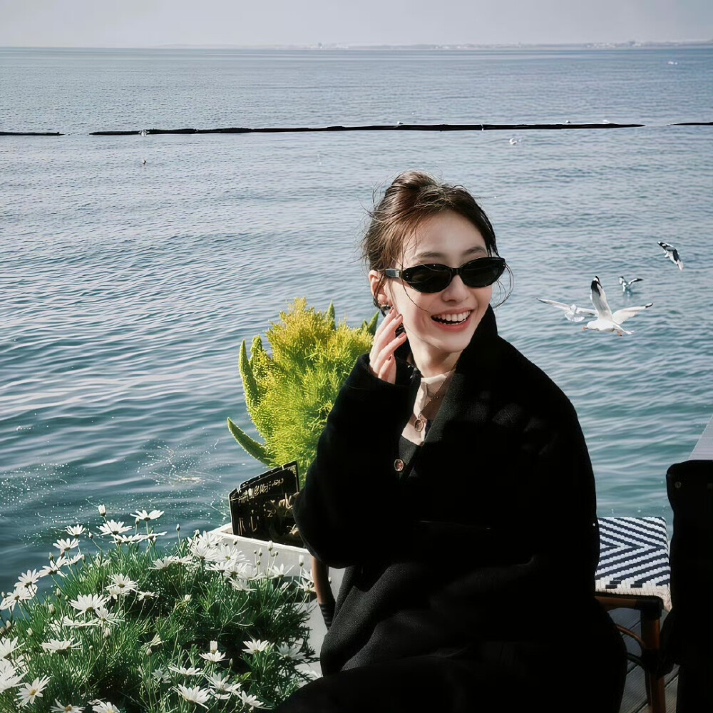 开心永驻
Mexlyyy女头
夏日
吊带
辣妹
墨镜