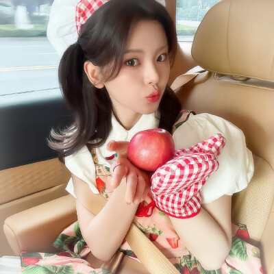 杨超越*
+˚Apple Strawberry Pie.蘋果草莓派*