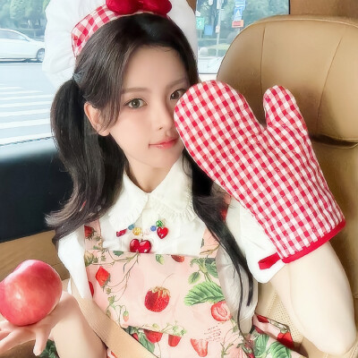 杨超越*
+˚Apple Strawberry Pie.蘋果草莓派*