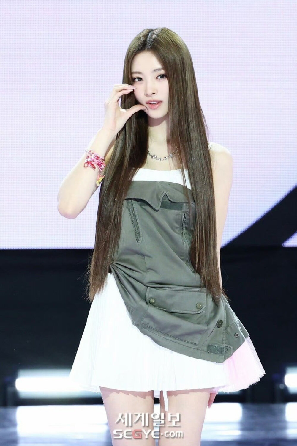 MEOVV喵 anna
田中杏奈