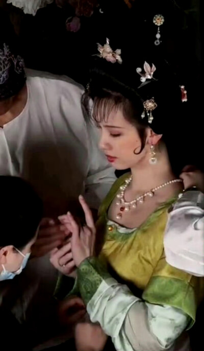 陈都灵