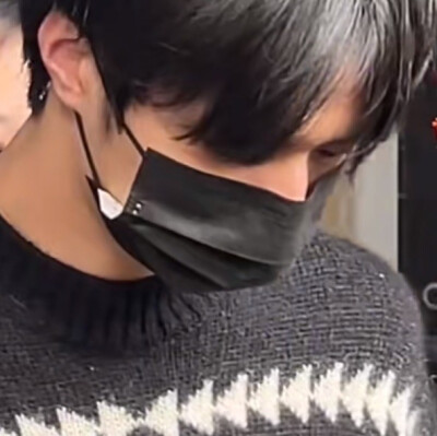 当思想自由，身体变成了目的，不要发出噪音，不要发出噪音，把窗帘拉上