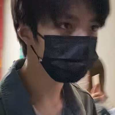 当思想自由，身体变成了目的，不要发出噪音，不要发出噪音，把窗帘拉上