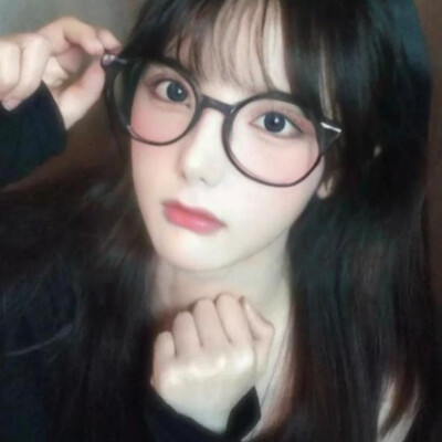 两张眼镜妹