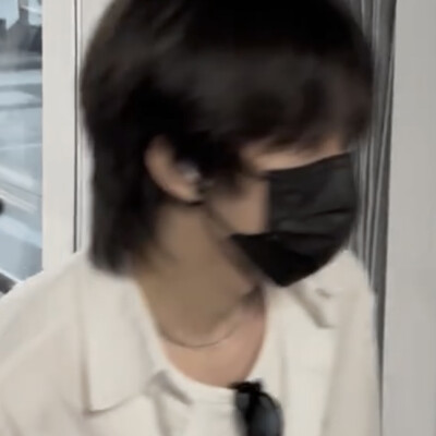 b男