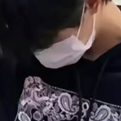 当思想自由，身体变成了目的，不要发出噪音，不要发出噪音，把窗帘拉上