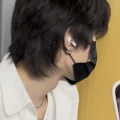 b男