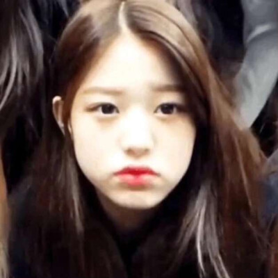 对面的女孩看过来