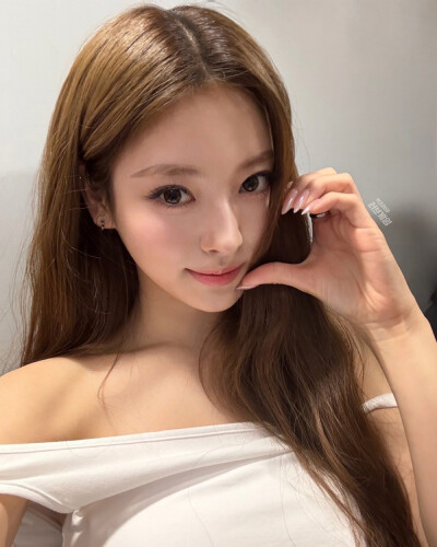 MEOVV anna田中杏奈