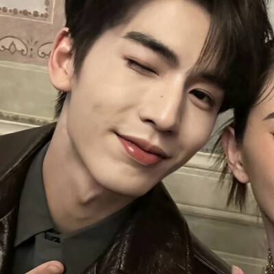 不要放过这个爱合照的张家玮