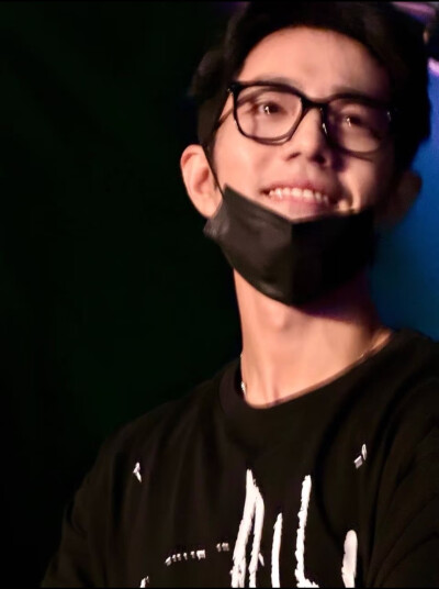 这么亮的眼睛