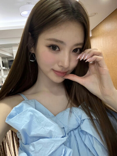 MEOVV anna田中杏奈