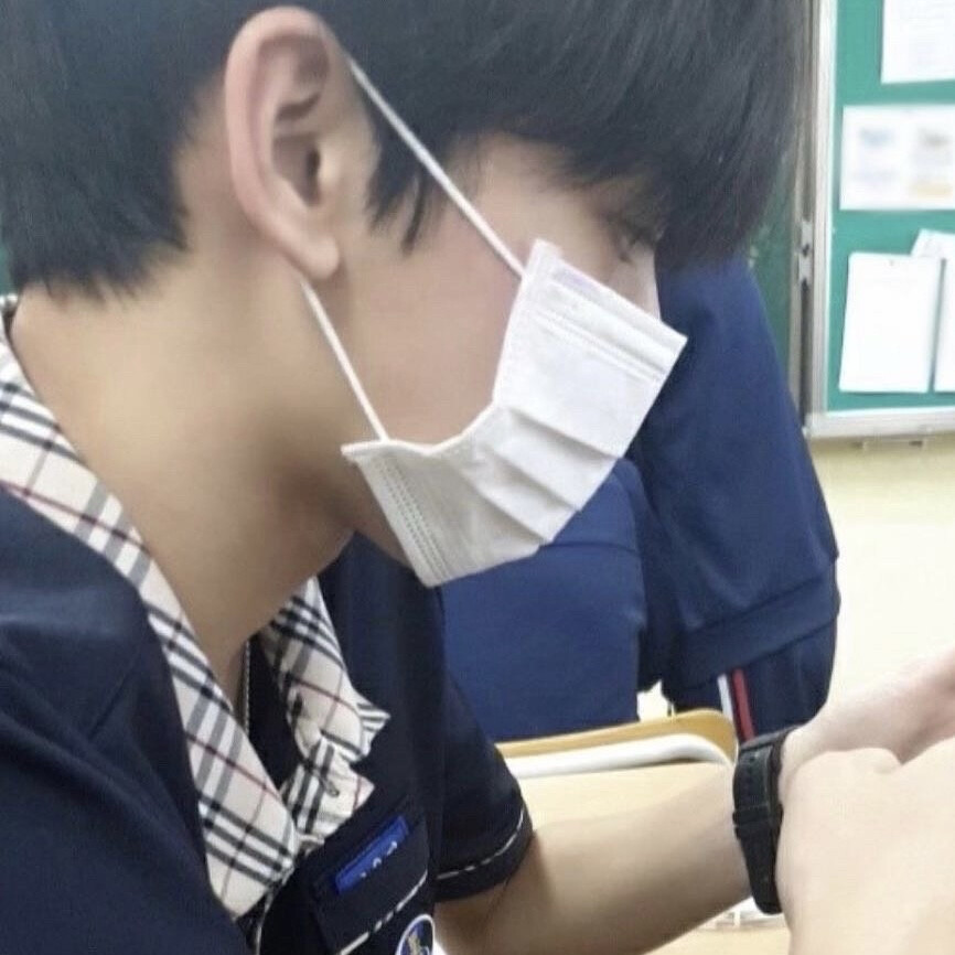 这是哪个小潮男
