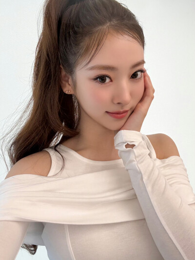 MEOVV anna田中杏奈