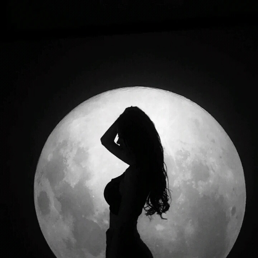 一个人无可奈何的时候 除了沉默就只剩下微笑了