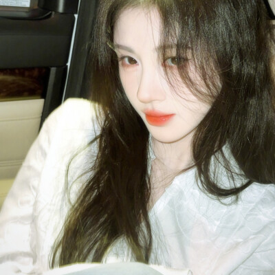  尝试拼好破碎的你
◎鞠婧祎