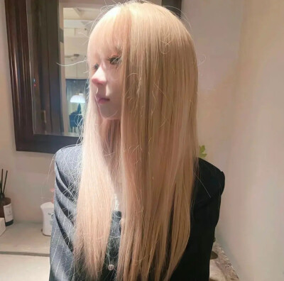 女