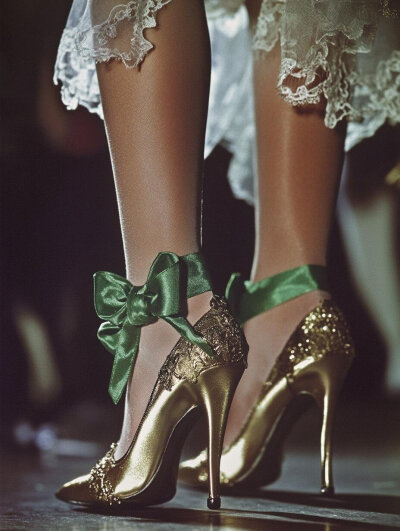 墨绿舞会鞋
cr: 油画里的德拉科 ​​​