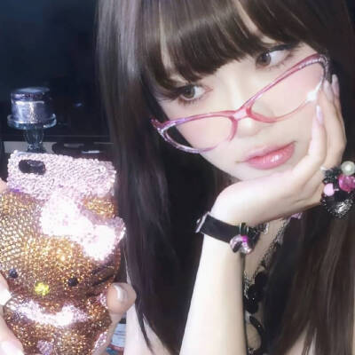 女