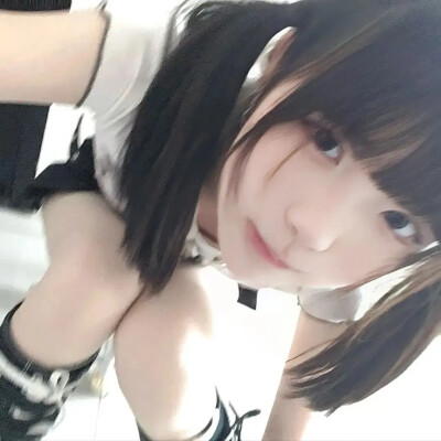 女