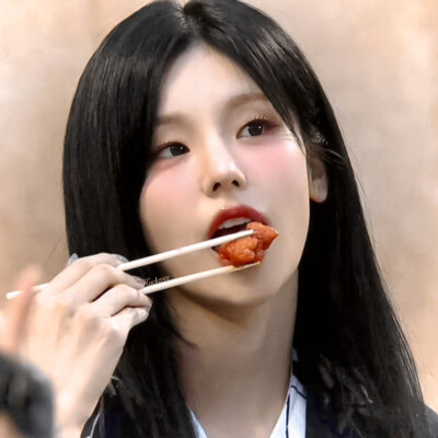 进食小猫᳐ ੭ 