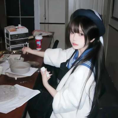 女