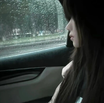 女