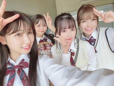 国中校服生