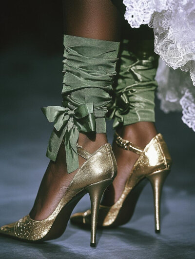 墨绿舞会鞋
cr: 油画里的德拉科 ​​​