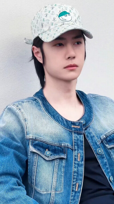 hi~美女一个人吗? (˵¯͒〰¯͒˵)