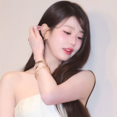 张元英