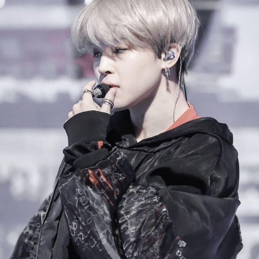 十指相扣的那一刻是脉搏间的亲吻