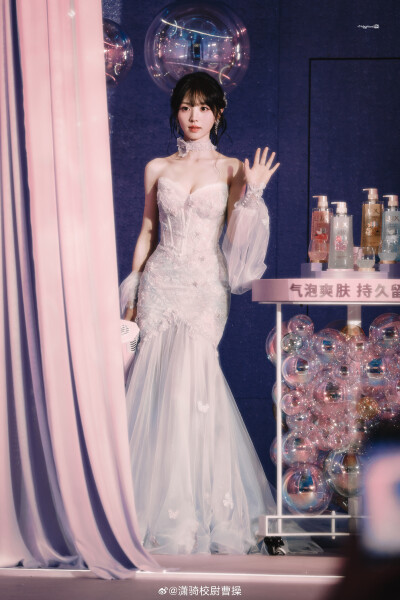 这个紫藤萝公主绝美~