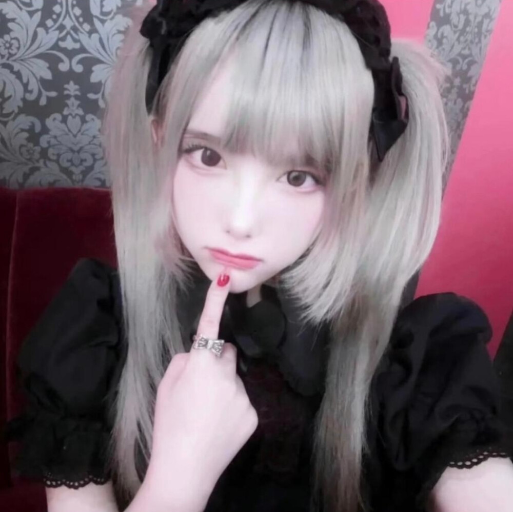 有女孩私联吗康柏=柏哟