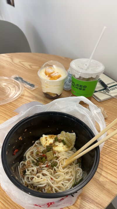 爱上了肉酱米粉