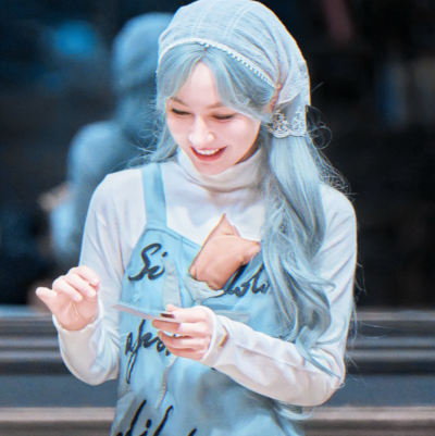 吴昕
-酡颜∶ Pseudofirefly≯희비가 상관없다……遇見你