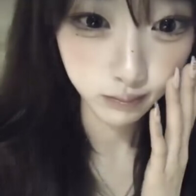 大眼萌妹