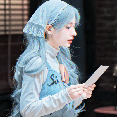 吴昕
-酡颜∶ Pseudofirefly≯희비가 상관없다……遇見你