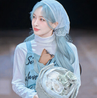 吴昕
-酡颜∶ Pseudofirefly≯희비가 상관없다……遇見你