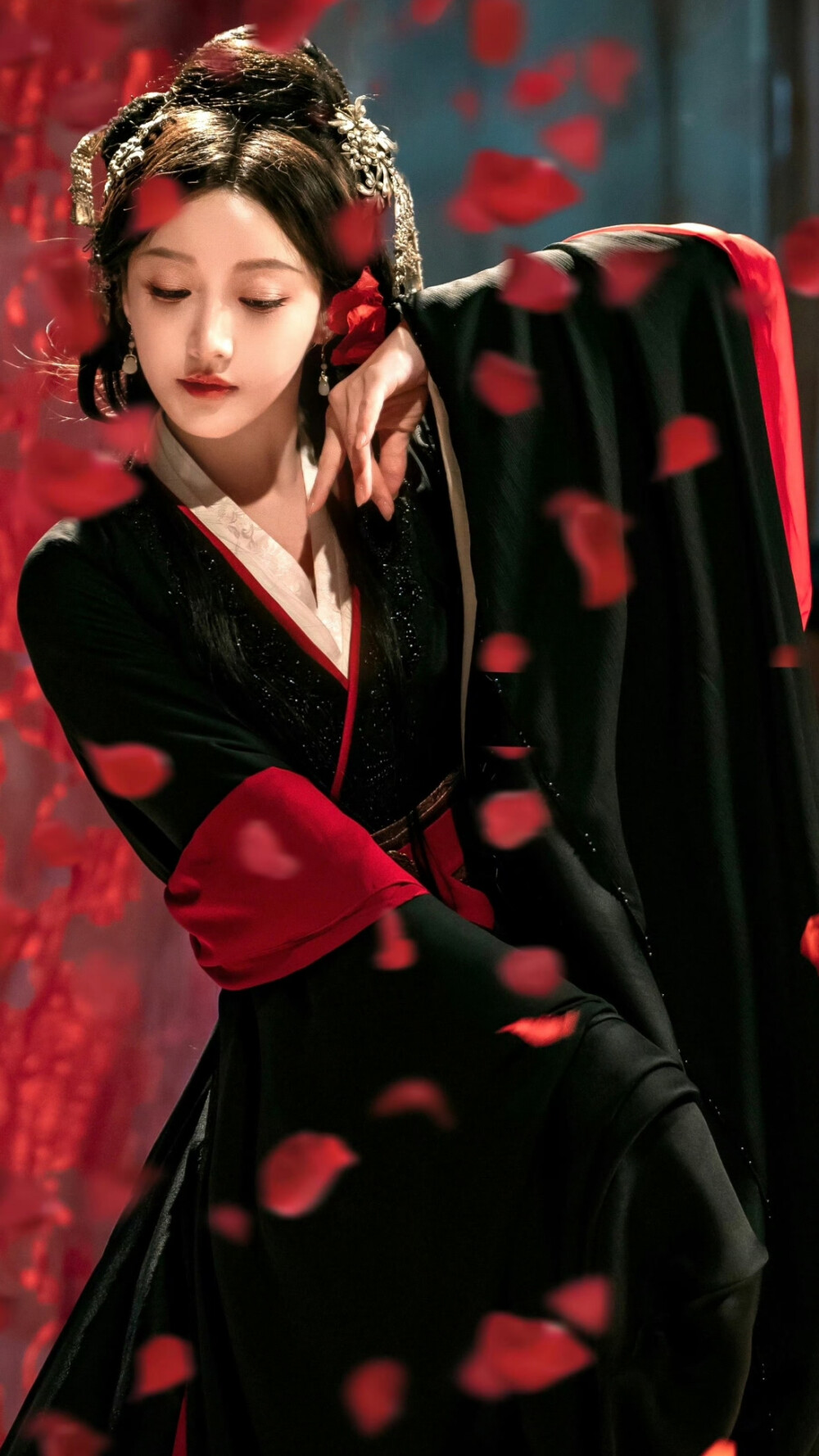 明眸 李知安 姜贞羽