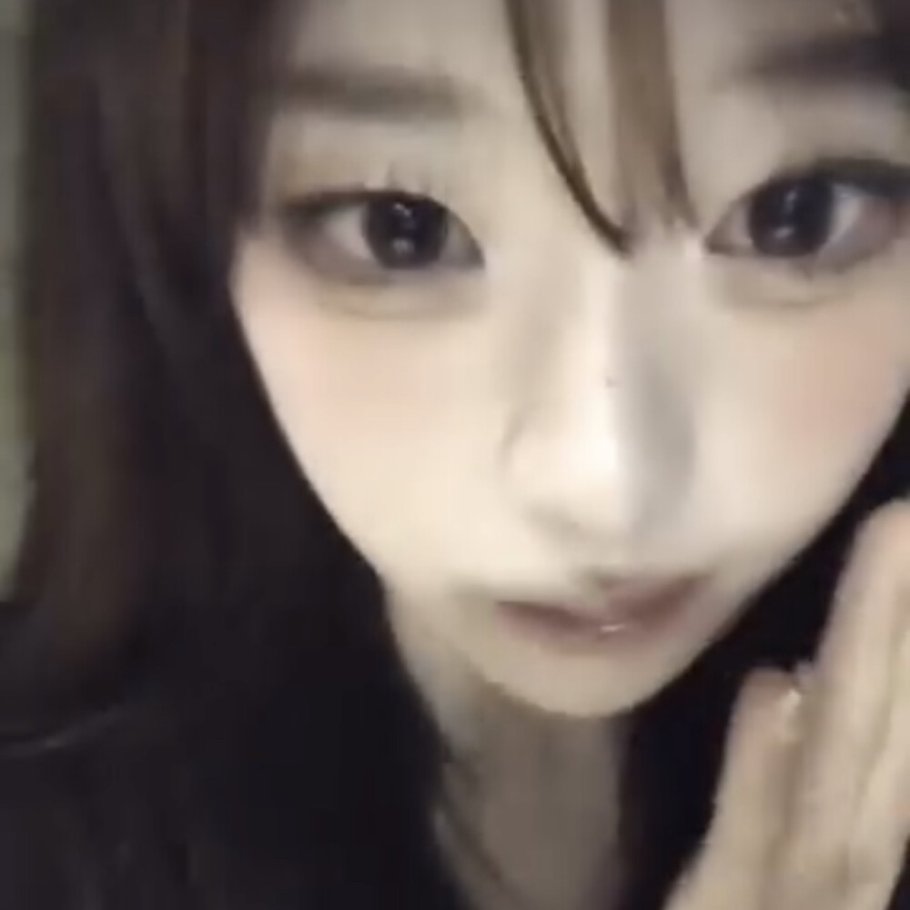 大眼萌妹
