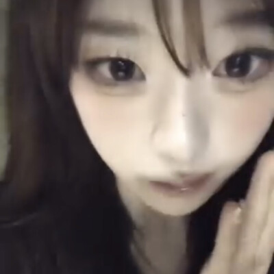 大眼萌妹