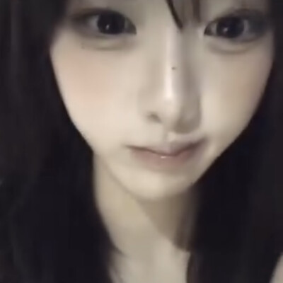 大眼萌妹