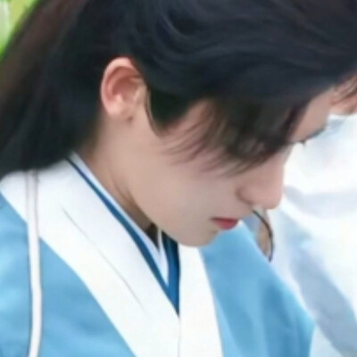 谁在弹着世俗情爱